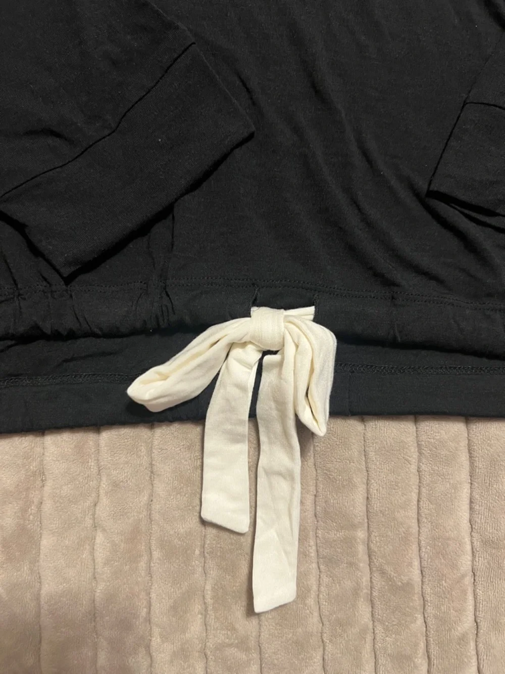 PJ Harlow Black Long-Sleeve Tie-Hem Pajama Top